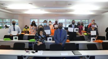 Profesores de física de escuelas oficiales reciben certificados y equipos tecnológicos tras culminar el seminario “Actualización en la Enseñanza de la Física”